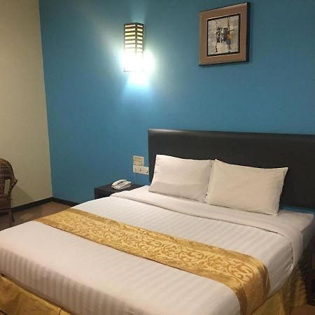 Hotel Zamburger Skudai Buitenkant foto