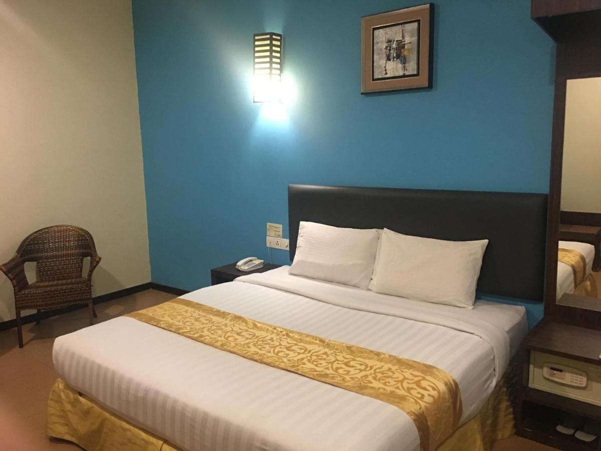 Hotel Zamburger Skudai Buitenkant foto