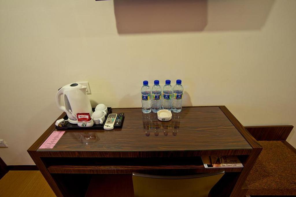 Hotel Zamburger Skudai Kamer foto