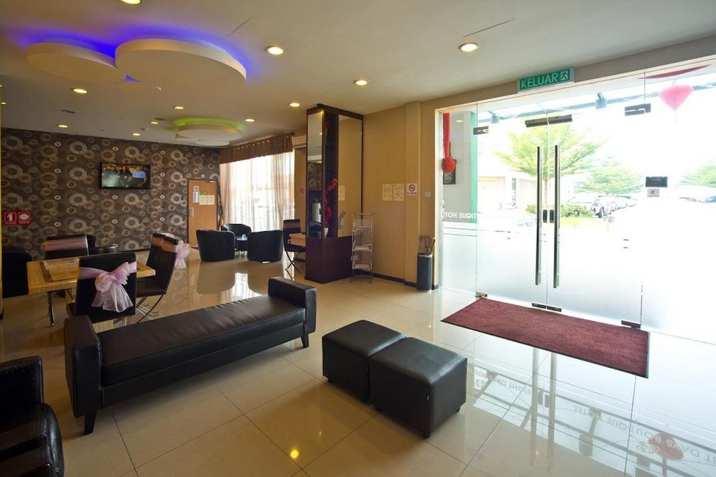 Hotel Zamburger Skudai Buitenkant foto