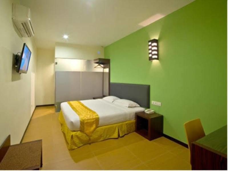 Hotel Zamburger Skudai Buitenkant foto